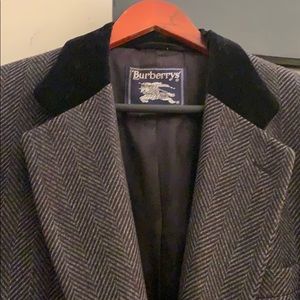 Vintage Burberry Men’s Coat in Mint Condition!!